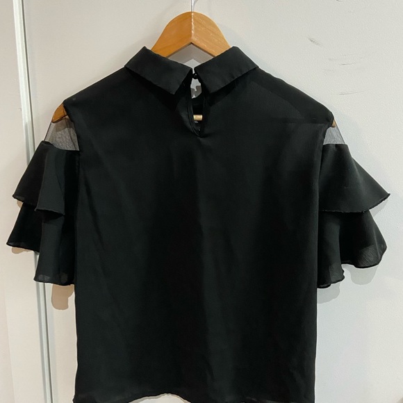 Black frill top with a net - Picture 2 of 3